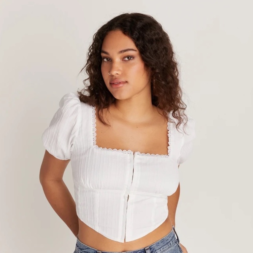 NEW Backyard Roses Jubilee White Top Size S